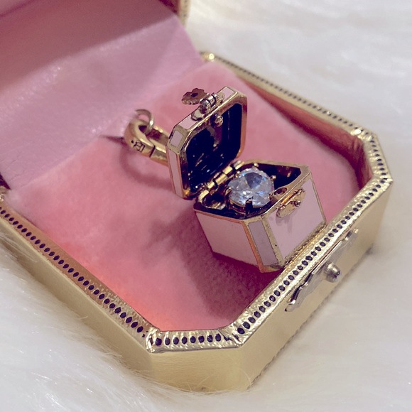 Juicy Couture Jewelry - Juicy Couture Jewelry Box With CZ Heart Diamond Charm Like New